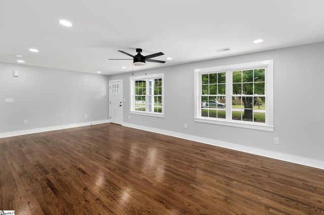 203 Montgomery Street, Laurens, SC 29360