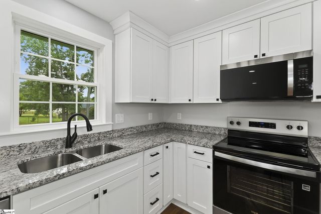 203 Montgomery Street, Laurens, SC 29360