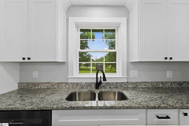 203 Montgomery Street, Laurens, SC 29360