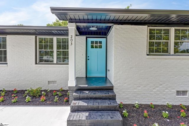 203 Montgomery Street, Laurens, SC 29360