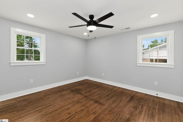 203 Montgomery Street, Laurens, SC 29360