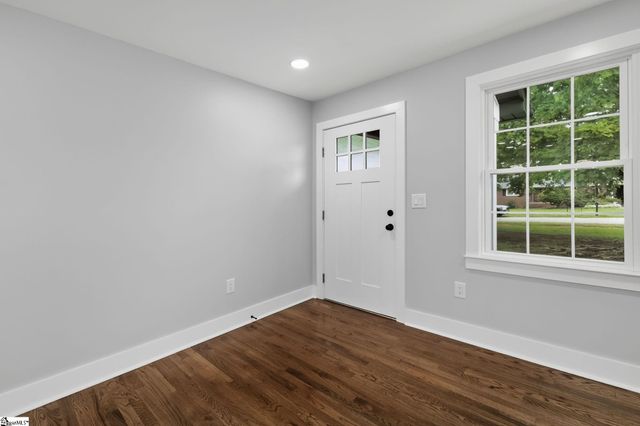 203 Montgomery Street, Laurens, SC 29360