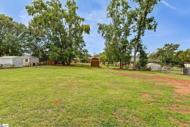 203 Montgomery Street, Laurens, SC 29360