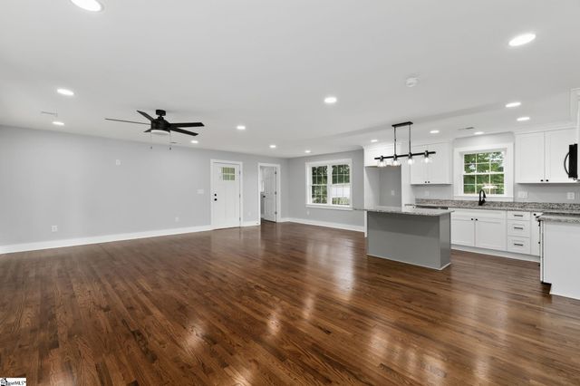 203 Montgomery Street, Laurens, SC 29360