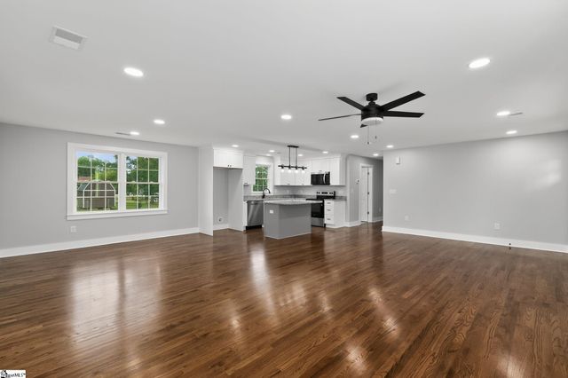 203 Montgomery Street, Laurens, SC 29360