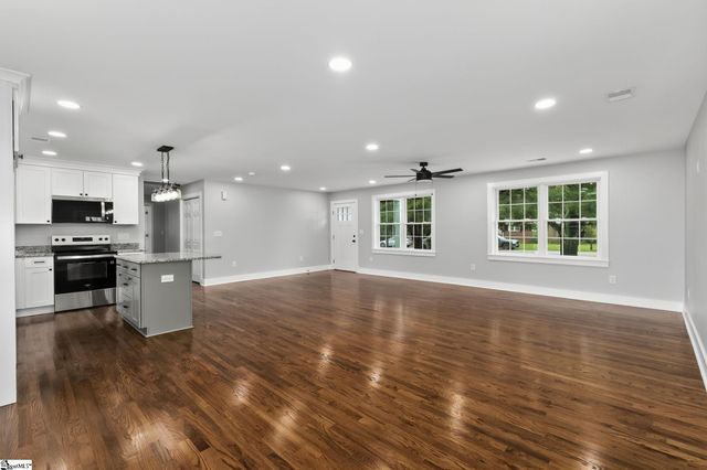 203 Montgomery Street, Laurens, SC 29360