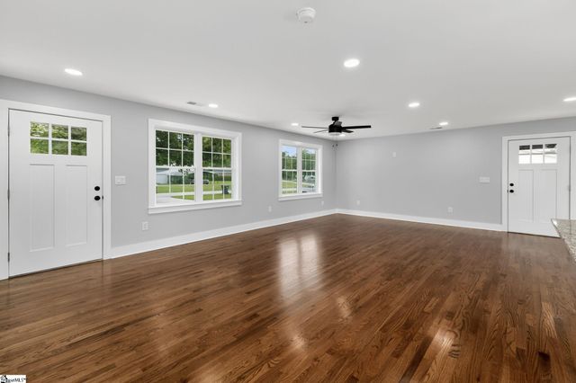 203 Montgomery Street, Laurens, SC 29360