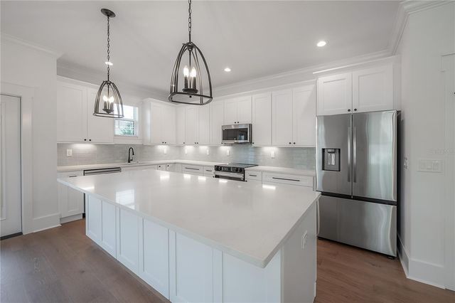 807 E IDA STREET, Tampa, FL 33603