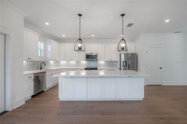 807 E IDA STREET, Tampa, FL 33603