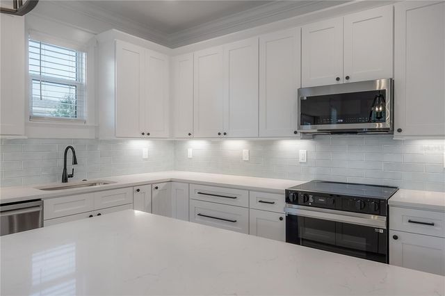 807 E IDA STREET, Tampa, FL 33603