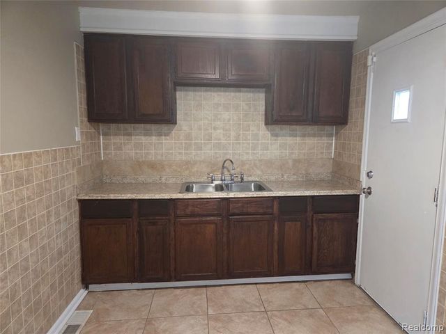 19360 Revere Street, Detroit, MI 48234