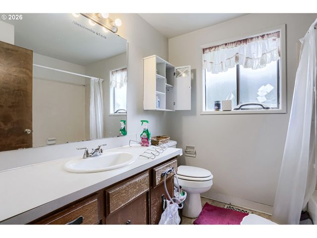 1229 Se 26TH St, Troutdale, OR 97060