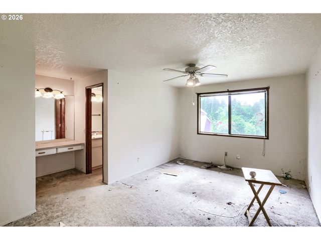 1229 Se 26TH St, Troutdale, OR 97060