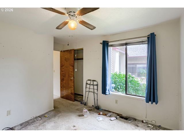 1229 Se 26TH St, Troutdale, OR 97060