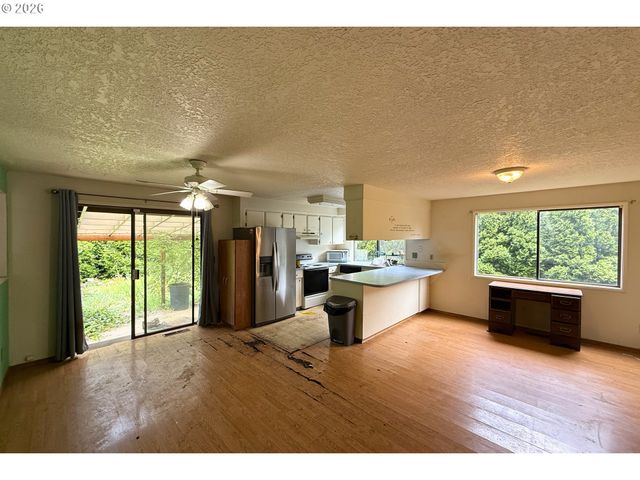 1229 Se 26TH St, Troutdale, OR 97060