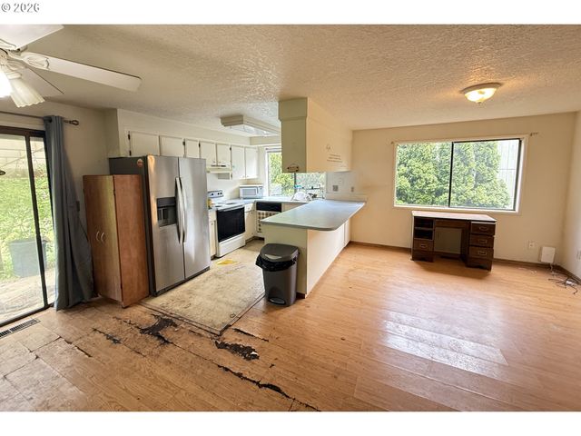 1229 Se 26TH St, Troutdale, OR 97060