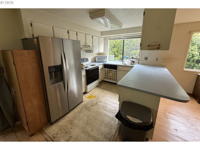 1229 Se 26TH St, Troutdale, OR 97060