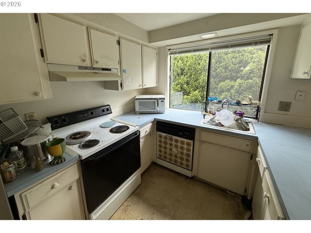 1229 Se 26TH St, Troutdale, OR 97060