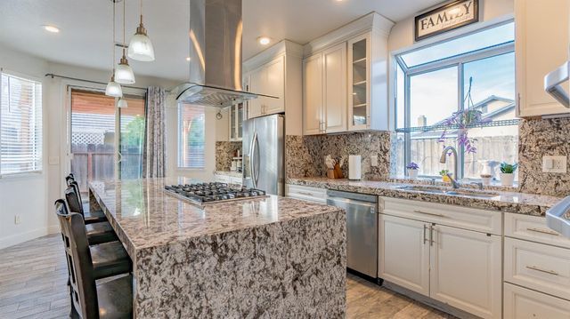 707 Chenin Blanc Dr, Manteca, CA 95337