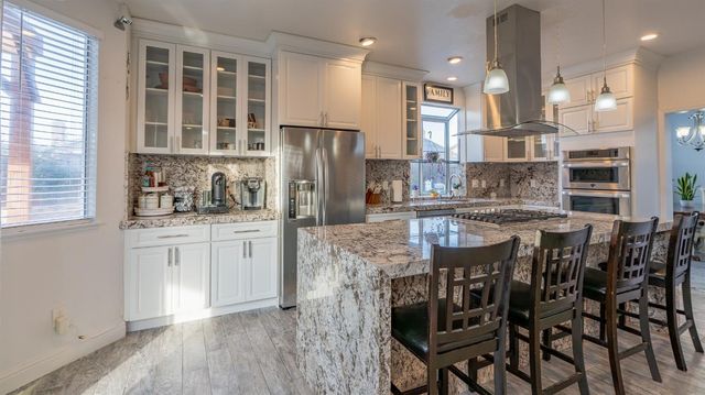 707 Chenin Blanc Dr, Manteca, CA 95337