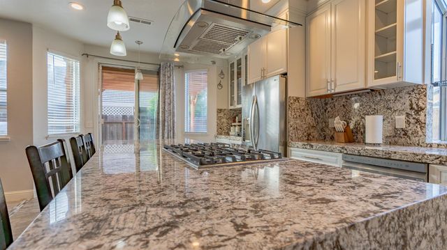 707 Chenin Blanc Dr, Manteca, CA 95337