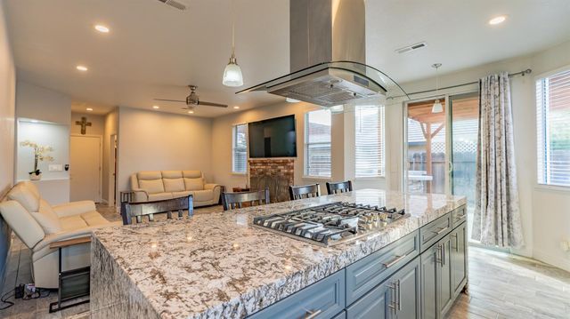 707 Chenin Blanc Dr, Manteca, CA 95337