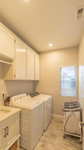 707 Chenin Blanc Dr, Manteca, CA 95337