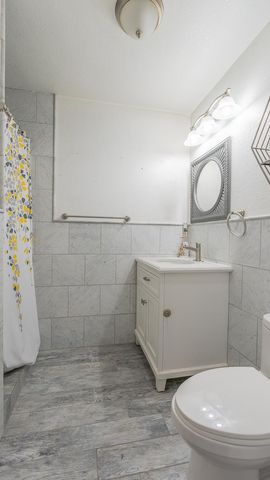 707 Chenin Blanc Dr, Manteca, CA 95337