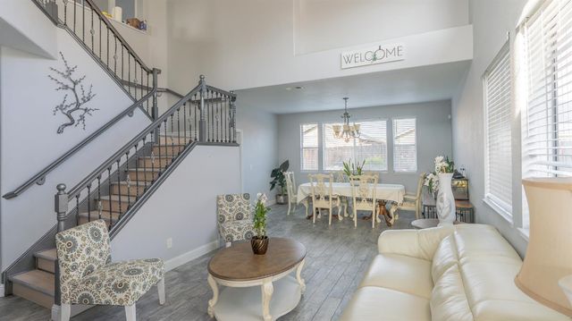 707 Chenin Blanc Dr, Manteca, CA 95337