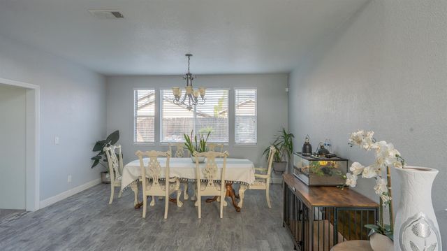 707 Chenin Blanc Dr, Manteca, CA 95337