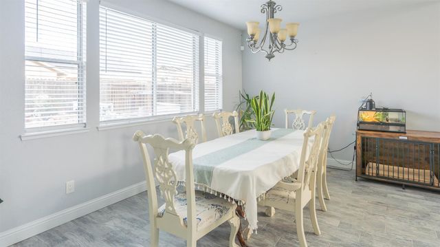 707 Chenin Blanc Dr, Manteca, CA 95337