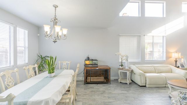 707 Chenin Blanc Dr, Manteca, CA 95337