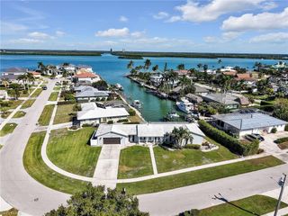 945 Sundrop CT, Marco Island, FL 34145
