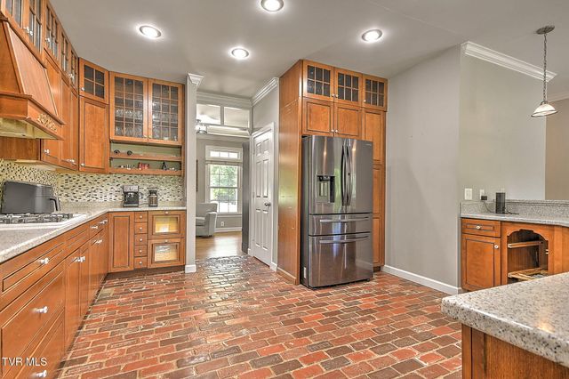 9 Wayland Court, Johnson City, TN 37604
