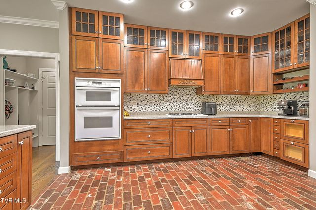 9 Wayland Court, Johnson City, TN 37604