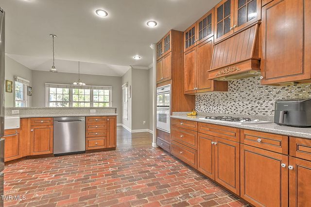 9 Wayland Court, Johnson City, TN 37604