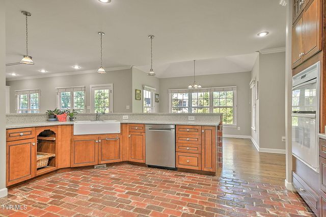9 Wayland Court, Johnson City, TN 37604
