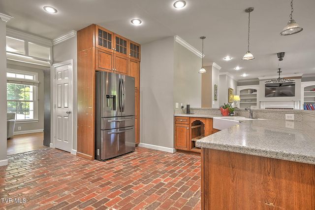 9 Wayland Court, Johnson City, TN 37604