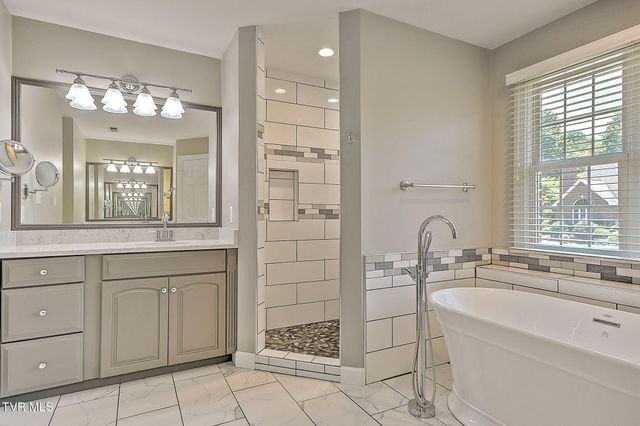 9 Wayland Court, Johnson City, TN 37604