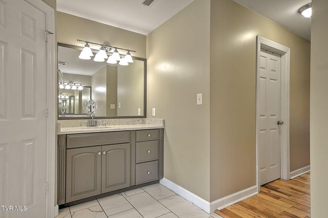 9 Wayland Court, Johnson City, TN 37604