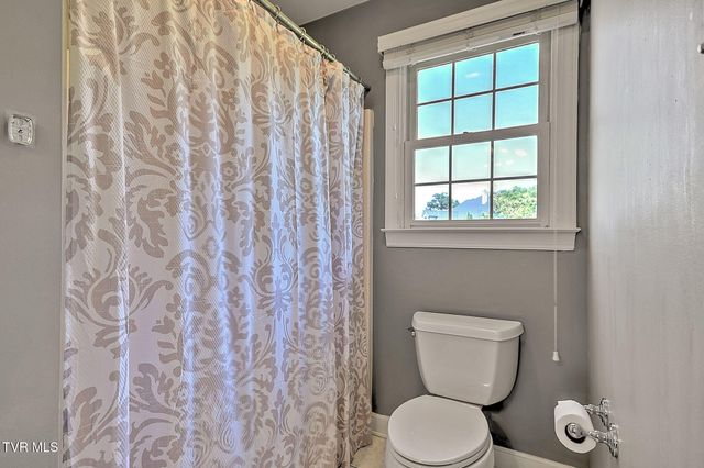 9 Wayland Court, Johnson City, TN 37604