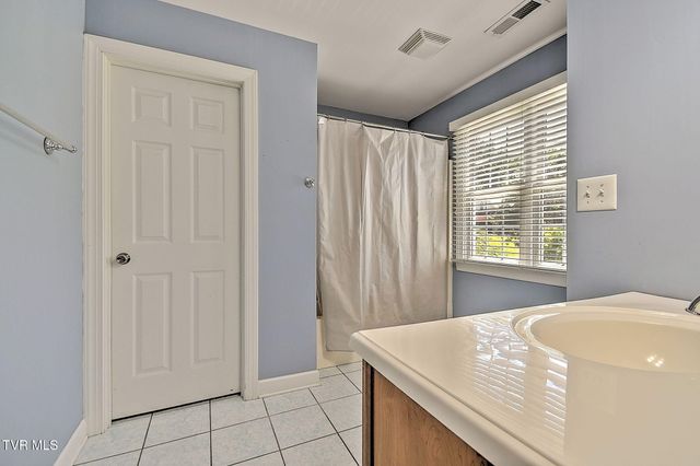 9 Wayland Court, Johnson City, TN 37604