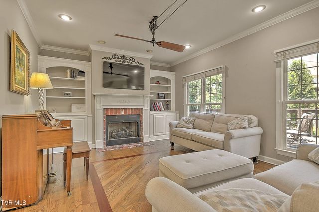 9 Wayland Court, Johnson City, TN 37604