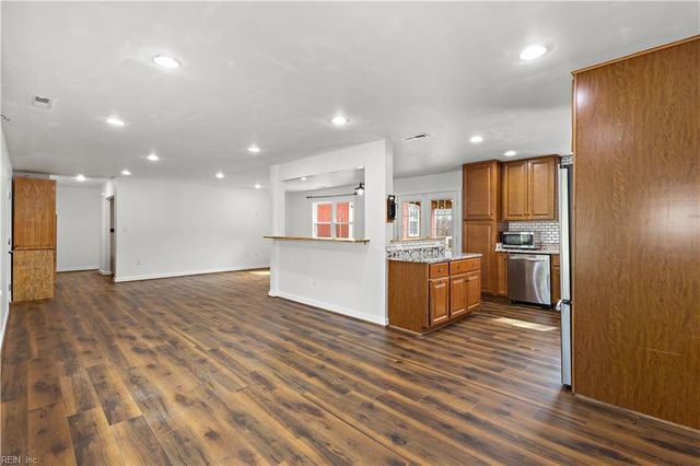 508 S Kings Point RD, Virginia Beach, VA 23452