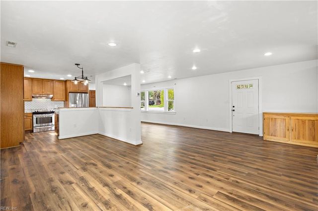 508 S Kings Point RD, Virginia Beach, VA 23452