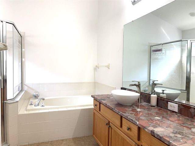 8408 CANTERBURY LAKE BOULEVARD, Tampa, FL 33619