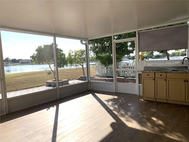 8408 CANTERBURY LAKE BOULEVARD, Tampa, FL 33619