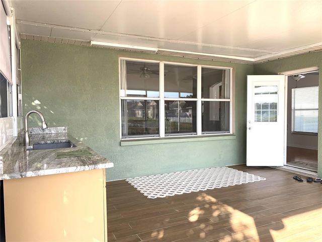 8408 CANTERBURY LAKE BOULEVARD, Tampa, FL 33619