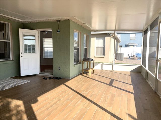 8408 CANTERBURY LAKE BOULEVARD, Tampa, FL 33619