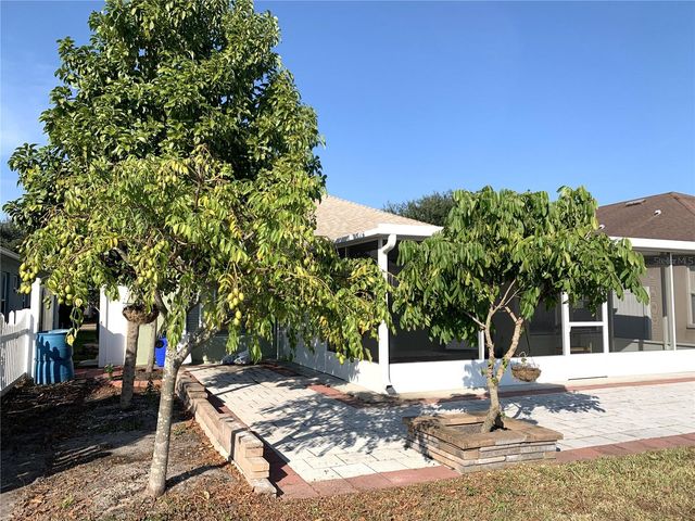 8408 CANTERBURY LAKE BOULEVARD, Tampa, FL 33619